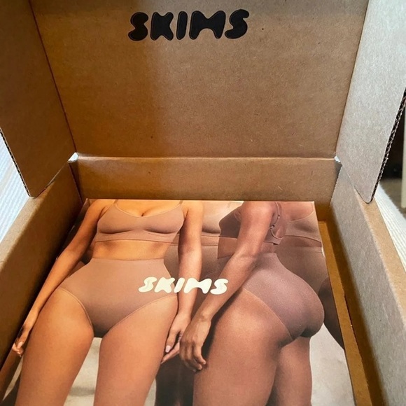 Skims black shapewear - Picture 1 of 2